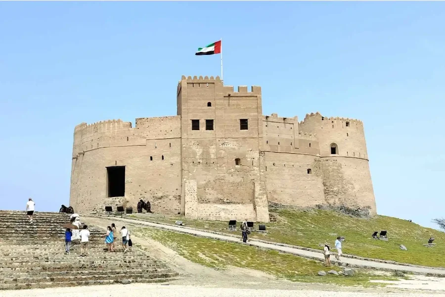Fujairah’s Top Forts and Mosques Tour: Dive in the Cultural and Architectural Delights
